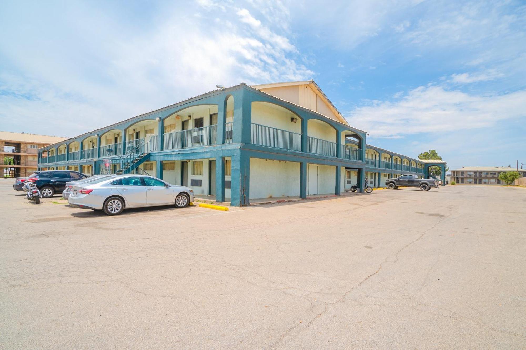 HomeTowne Studios Midland Exterior foto